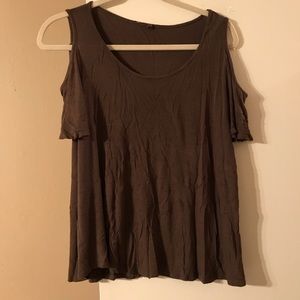 Free flowing shirt with shoulder cutouts